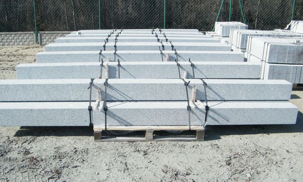 Granit Pfosten Griys 350 cm lang nach Nürnberg